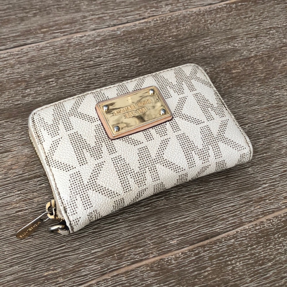 AUTHENTIC Michael Kors Logo Jet Set Wallet - Picture 1 of 7